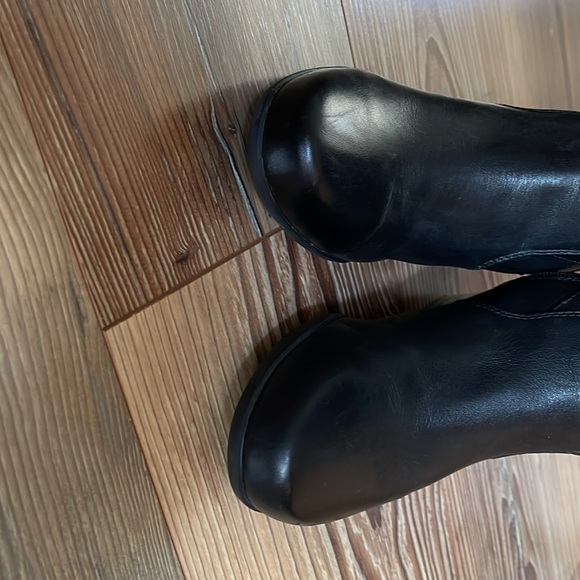 Clarks Size 7.5 M boots waterproof heel Black Leather  Women’s NICE - Picture 7 of 11